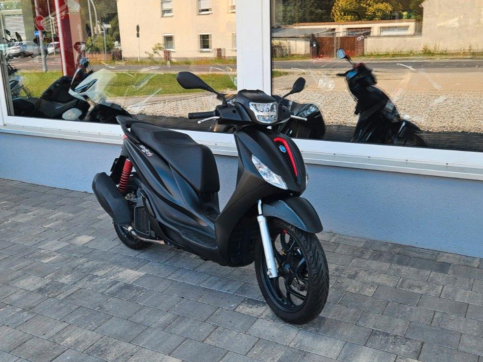Piaggio Medley 125 aus 1 Hand  MwsT ausw.