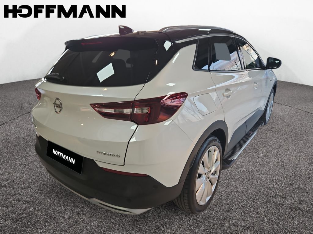 Fahrzeugabbildung Opel Grandland X Plug-in-Hybrid 4x4 1.6 DI Aut. Ultim