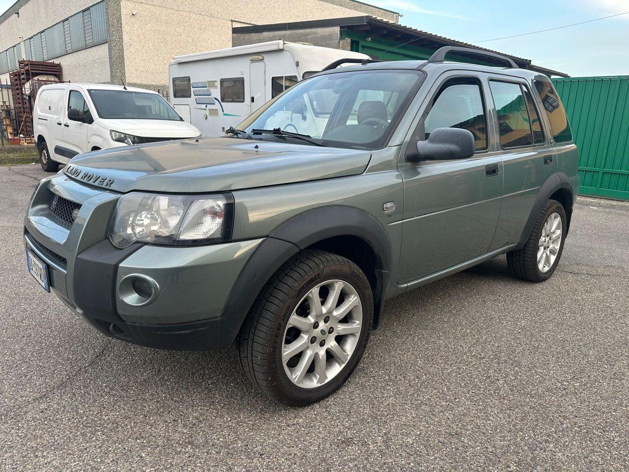 Land Rover Freelander 2004 — вигляд ззаду