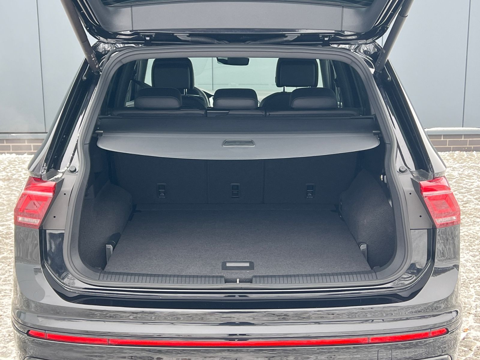 Fahrzeugabbildung Volkswagen Tiguan Allspace R-Line 2.0 TDI DSG 4MOTION *AHK,