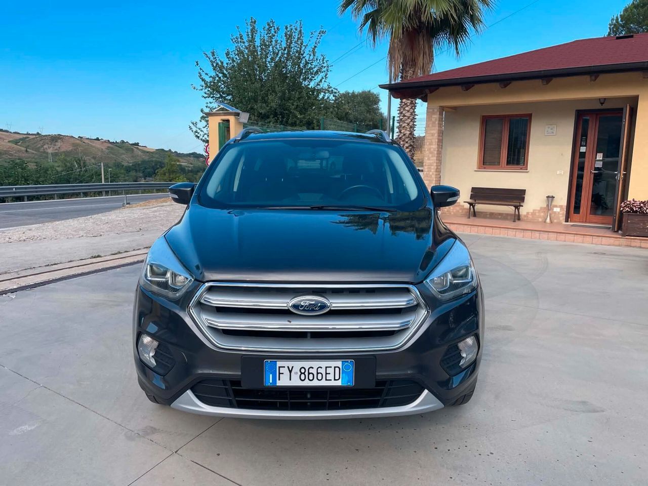 Ford Kuga 1.5 TDCI 120 CV S&S 2WD Business imagem 2