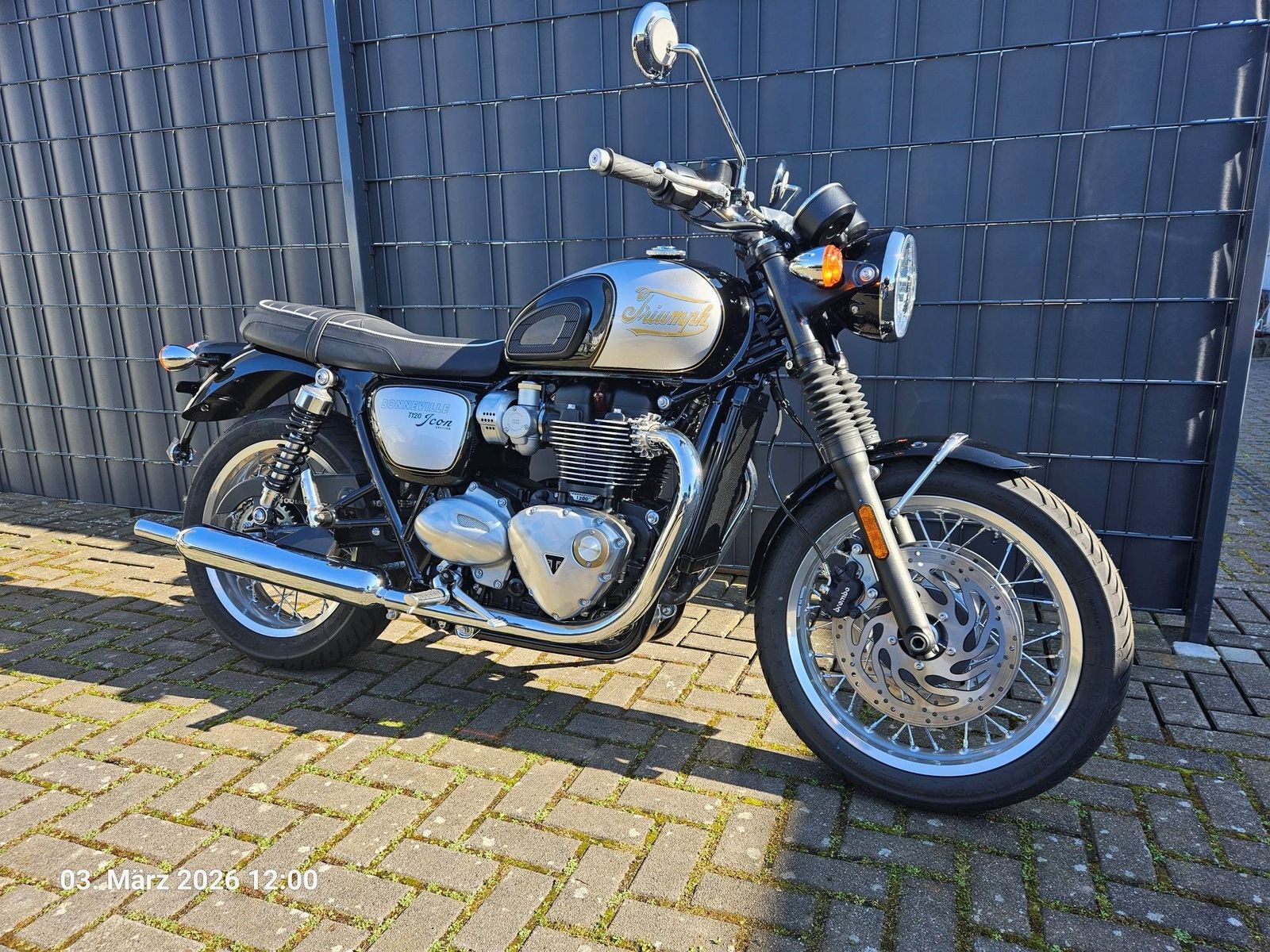 Fahrzeugabbildung Triumph Bonneville T120 Icon Edition