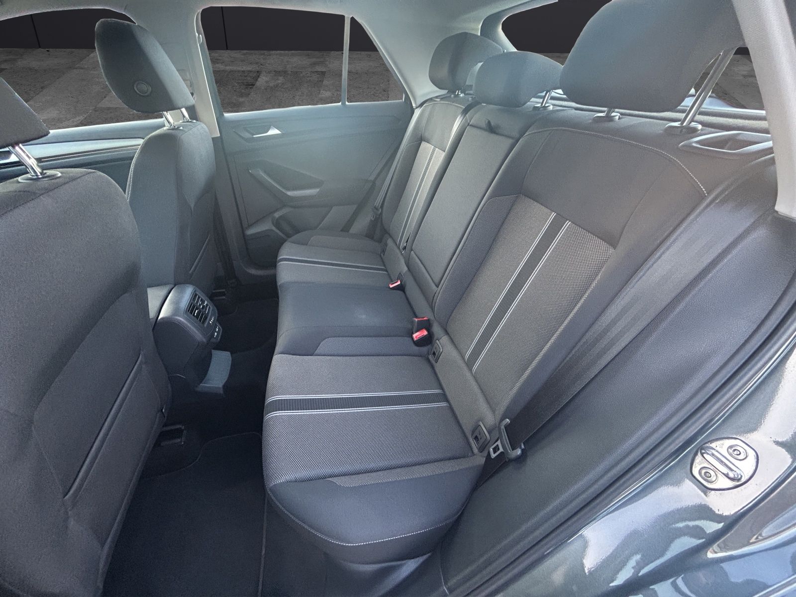 Fahrzeugabbildung Volkswagen T-Roc Style TSI DSG SHZ PDC WeConnect Navi