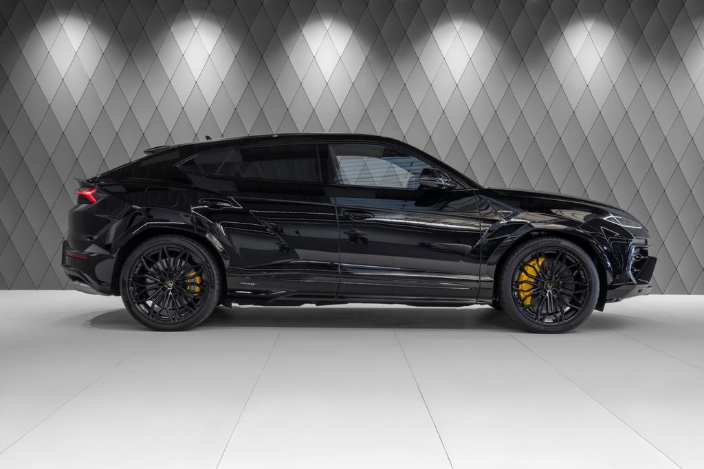 Urus 4.0 V8 SE 2026 BLACK/YELLOW AKRAPOVIC CARBO - Bild 3