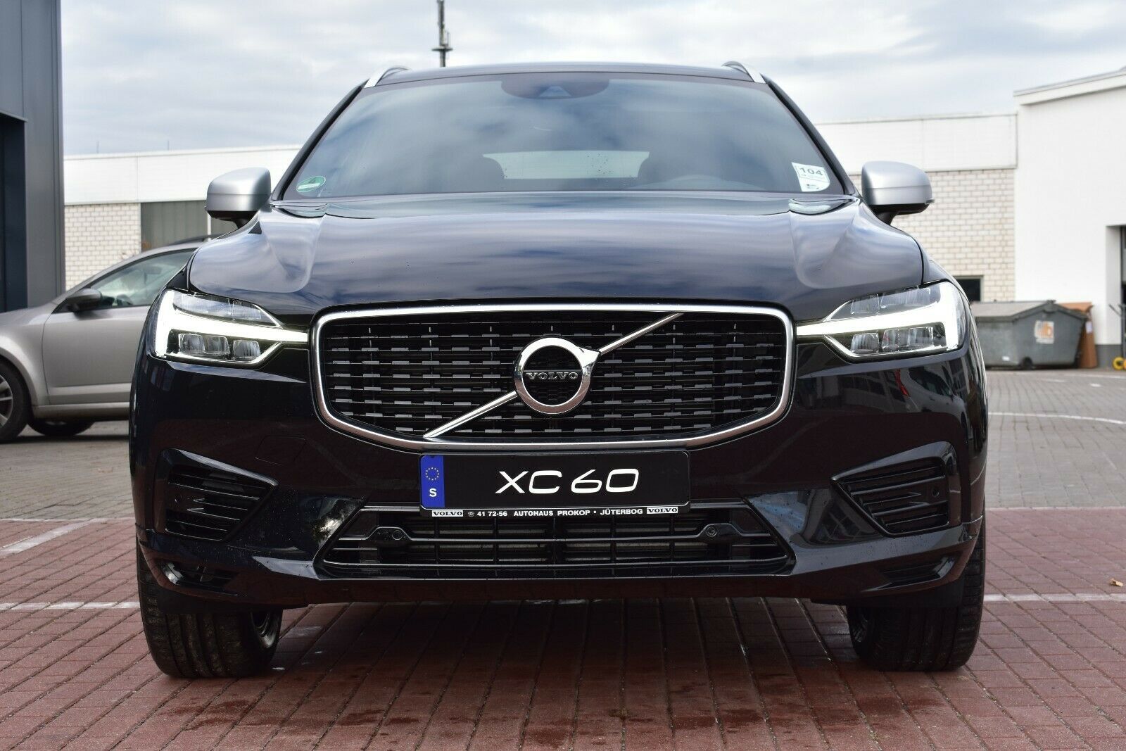 Fahrzeugabbildung Volvo XC60 T8 Twin Engine AWD R-Design*AHK*LUFT*Navi*