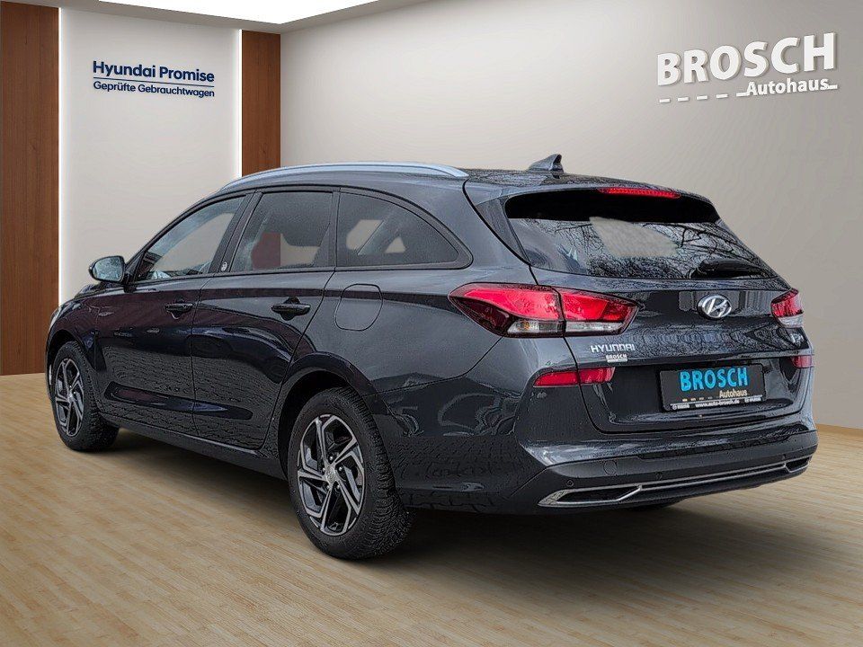 Fahrzeugabbildung Hyundai i30 KOMBI 1.6 CRDi EDITION 30 GARANTIE-02/29 SHZ