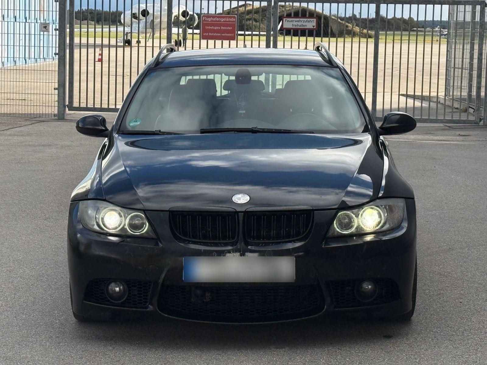 BMW 330 2006 — rear view
