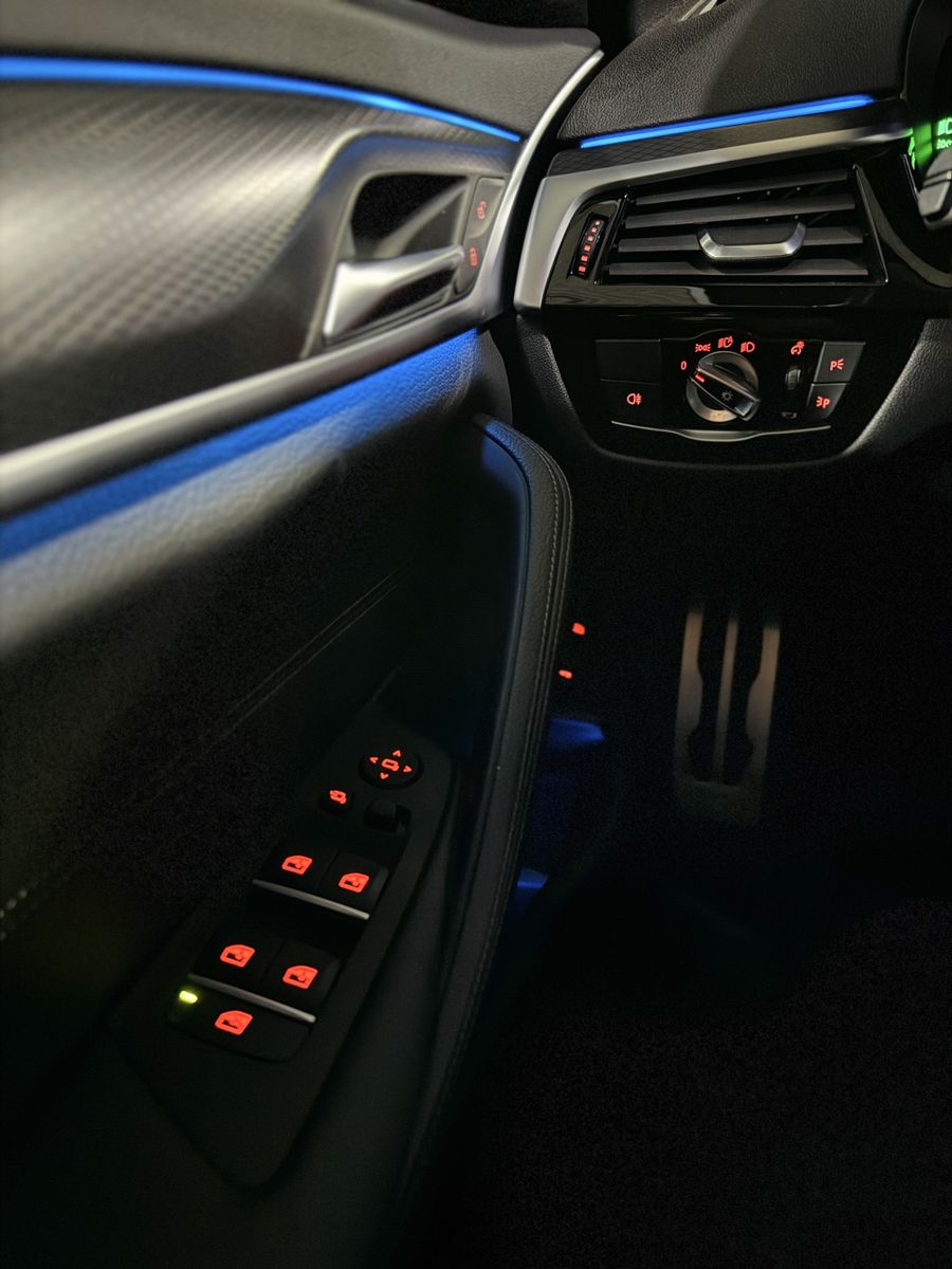 Fahrzeugabbildung BMW 530e M Sport Kamera Laser HUD DAB HiFi Komfort