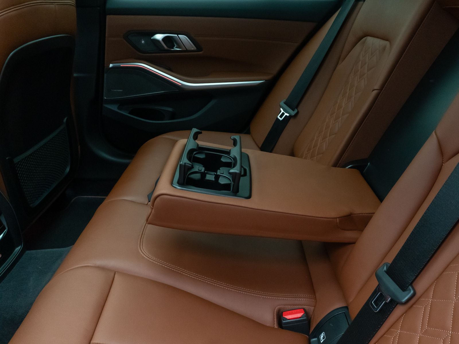 Fahrzeugabbildung BMW 330e Komfort DAB H/K Kamera Panorama Individual