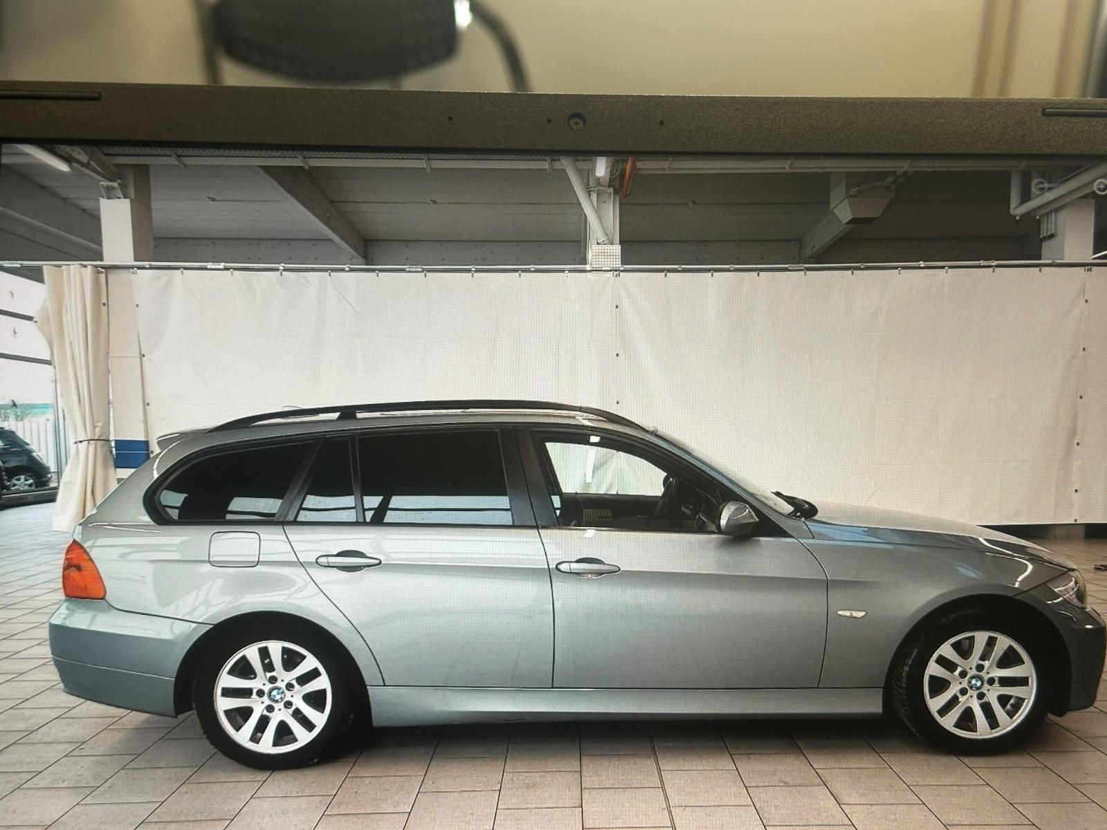 BMW 320 TD Kombi*Navigation *Panorama Glasdach*Alu*