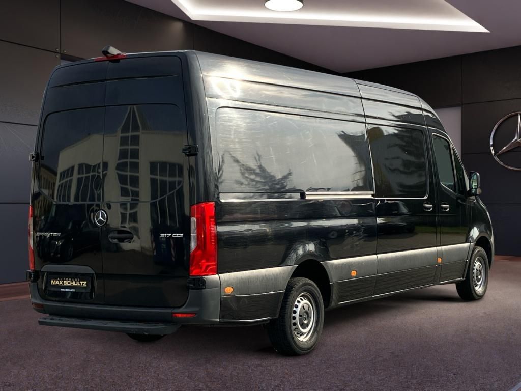 Fahrzeugabbildung Mercedes-Benz Sprinter 317 CDI schwarz SHZ MBUX Schwingsitz