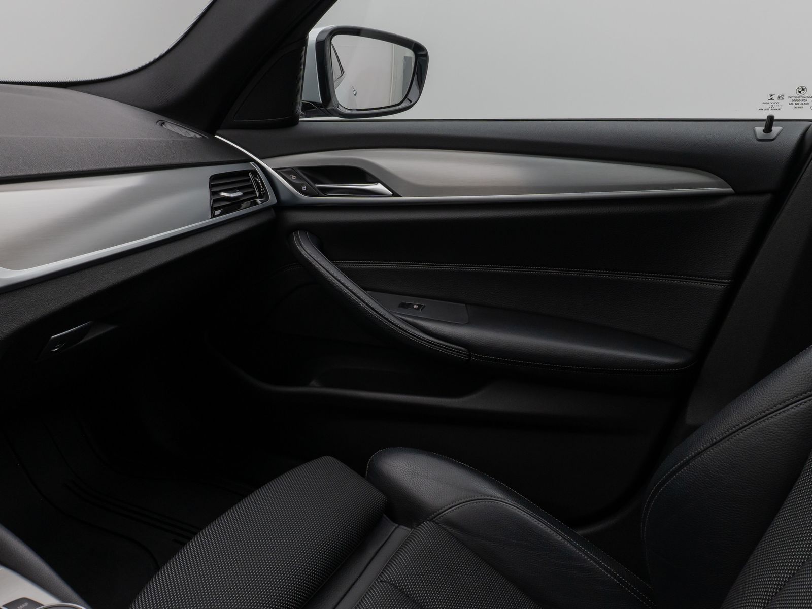 Fahrzeugabbildung BMW 520d  Sport Line HUD HiFi PDC Alarm DisplayKey