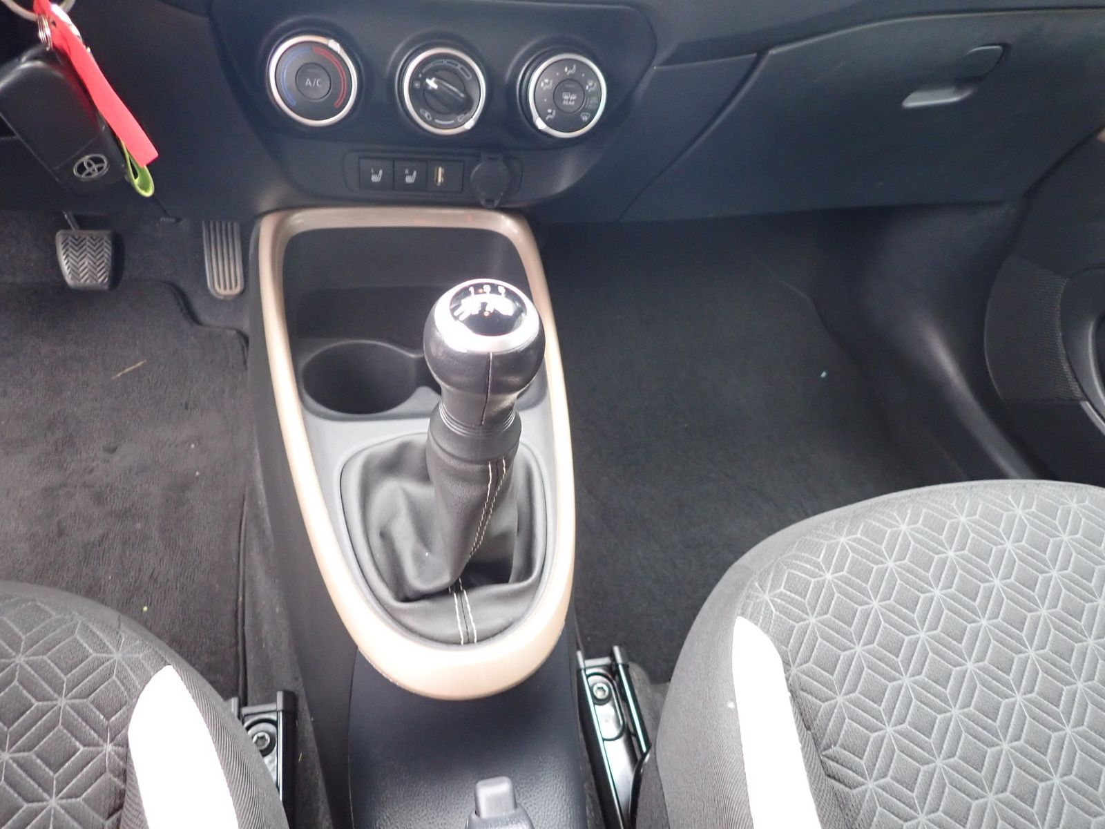 Fahrzeugabbildung Toyota Aygo X Pulse /WKR