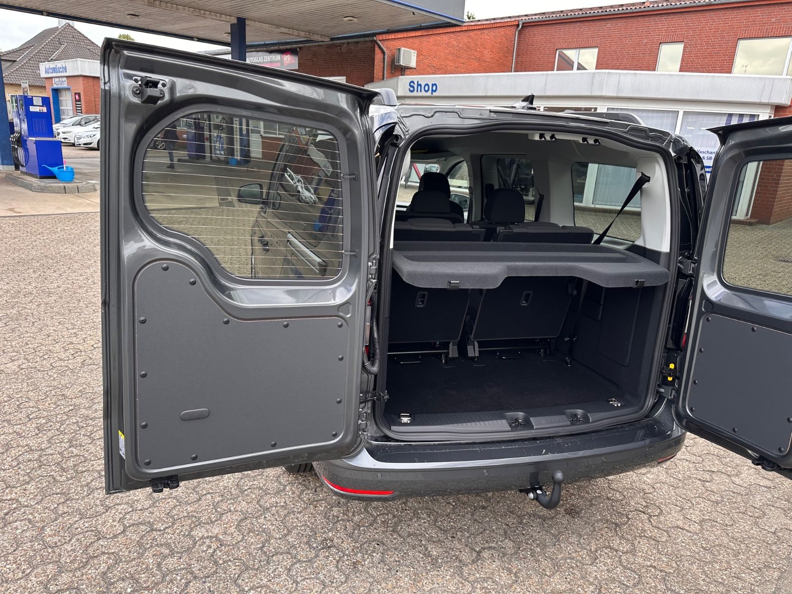 Fahrzeugabbildung Volkswagen Caddy Maxi Kombi 1.5 TSI Life DSG AHK/ACC/APP