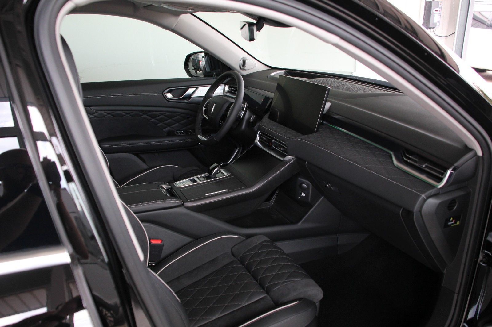 Fahrzeugabbildung GWM WEY03 LUXURY 4WD PHEV Pano, Sitzk., Winter