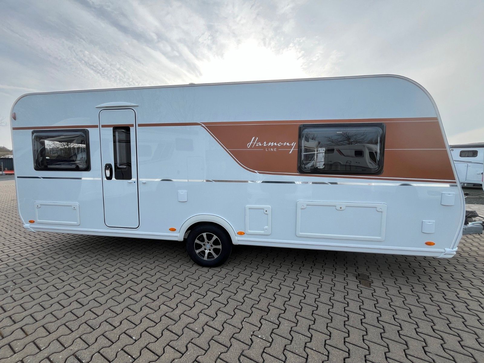 Fahrzeugabbildung Bürstner Averso 535 TL Harmony Line *1.800Kg*BigFoot*