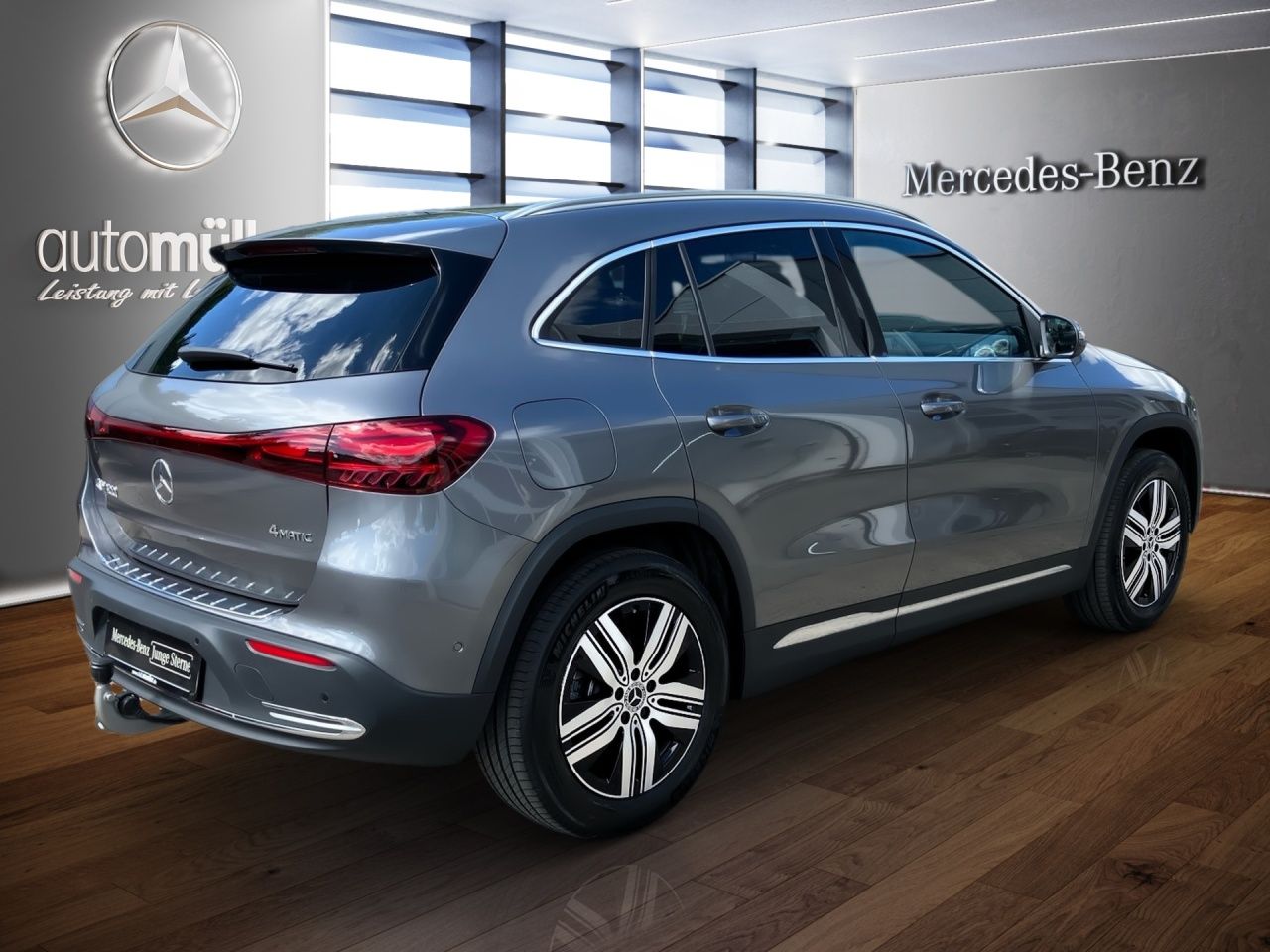 Fahrzeugabbildung Mercedes-Benz EQA 300 4M BONUS+AHK+PANO+STHZ+LHZ+CARPL+TOTWIN+