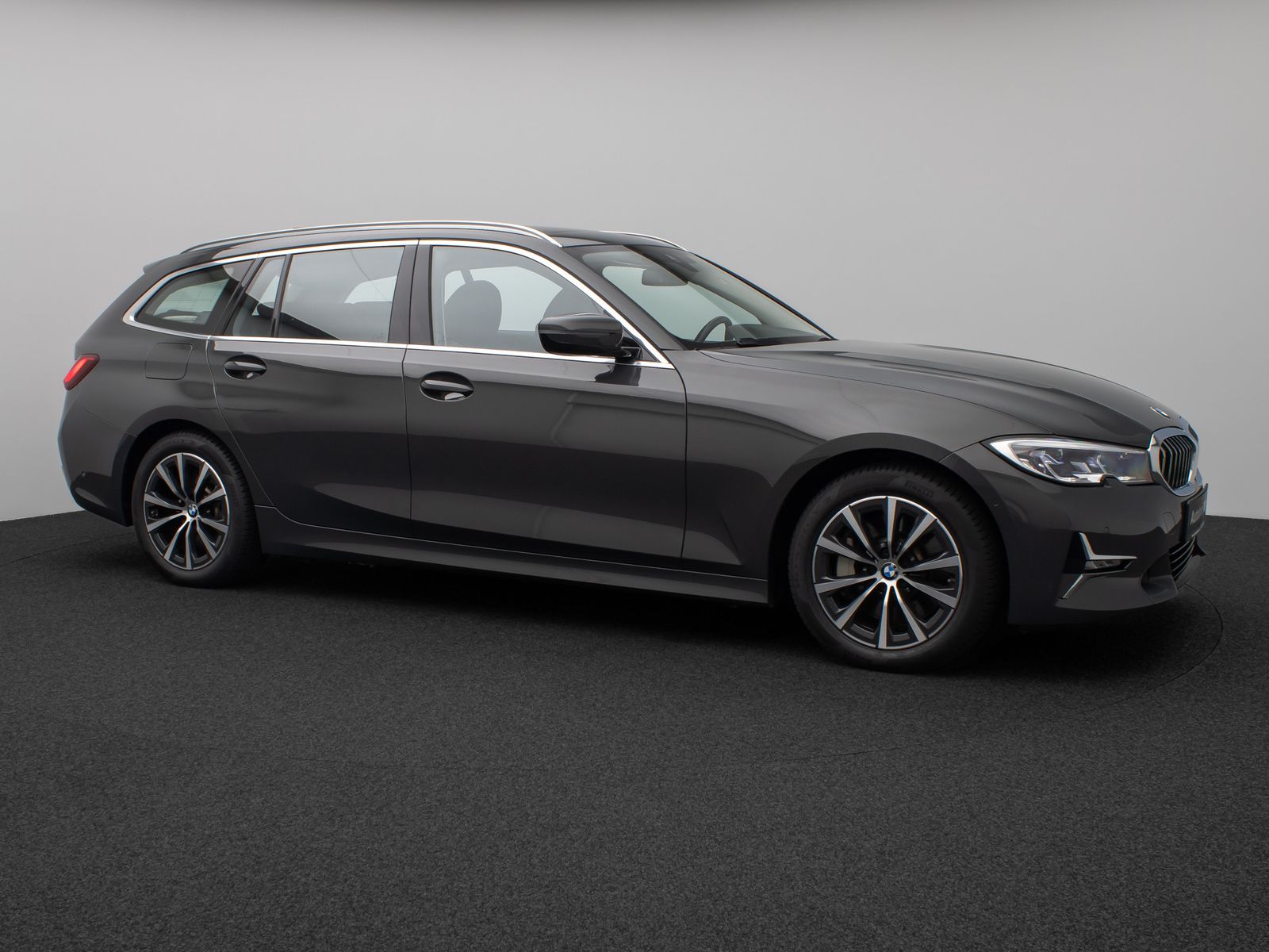 Fahrzeugabbildung BMW 330e Luxury Line Kamera Pano HUD HiFi Individual