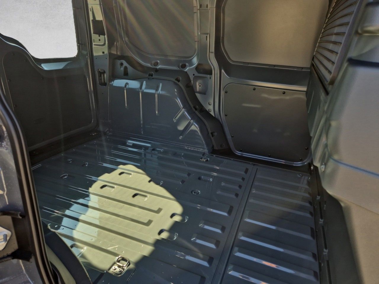 Fahrzeugabbildung Volkswagen Caddy Cargo Basis Freisprech,Tempomat,Klima