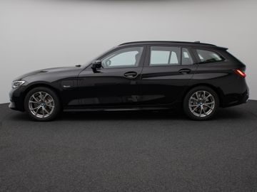 Fahrzeugabbildung BMW 330e xD Sport Line 360°DAB Stop&Go LED Alarm AHK
