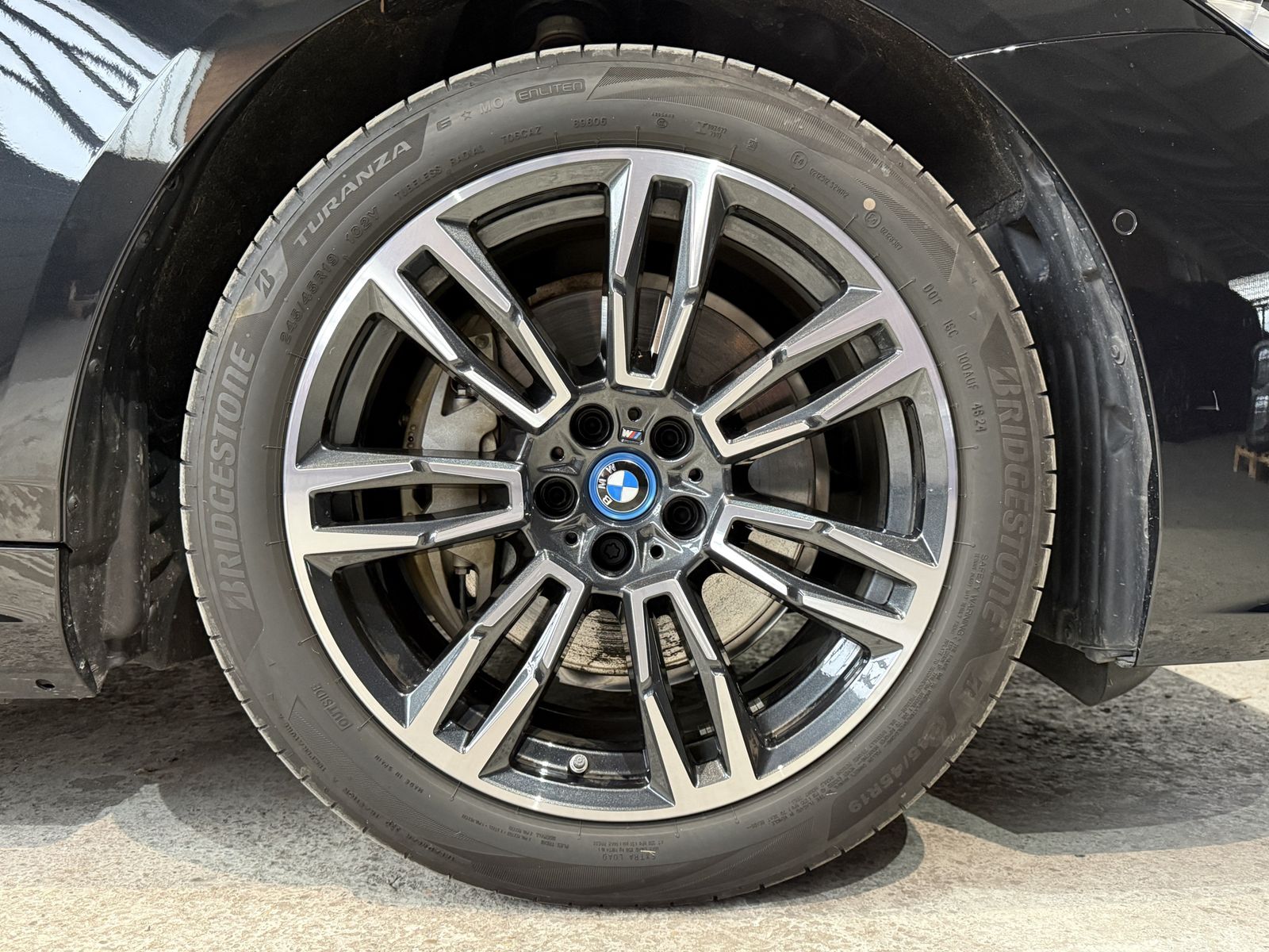 Fahrzeugabbildung BMW i5 xDrive40 M Sportpaket, Sitzbelüftung vorn, B&