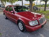 Mercedes-Benz 200  H-Zulasung/Tüv Neu /Automatik/Klima/ESSD - rote Mercedes-Benz 200