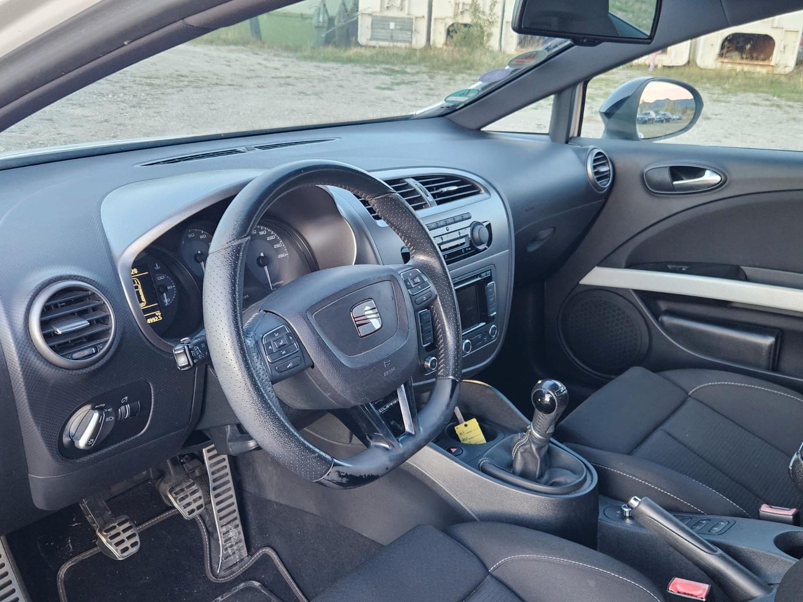 Seat Leon Cupra 2.0 TFSI 286 ch BVM / 1ère main / Alcantara / Bi-Xénon / Sièges chauffants