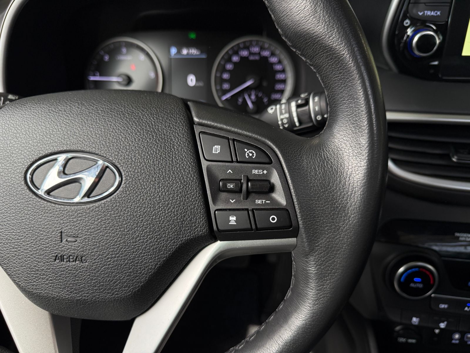Fahrzeugabbildung Hyundai TUCSON Premium 4WD PANO AHK LED LEDER