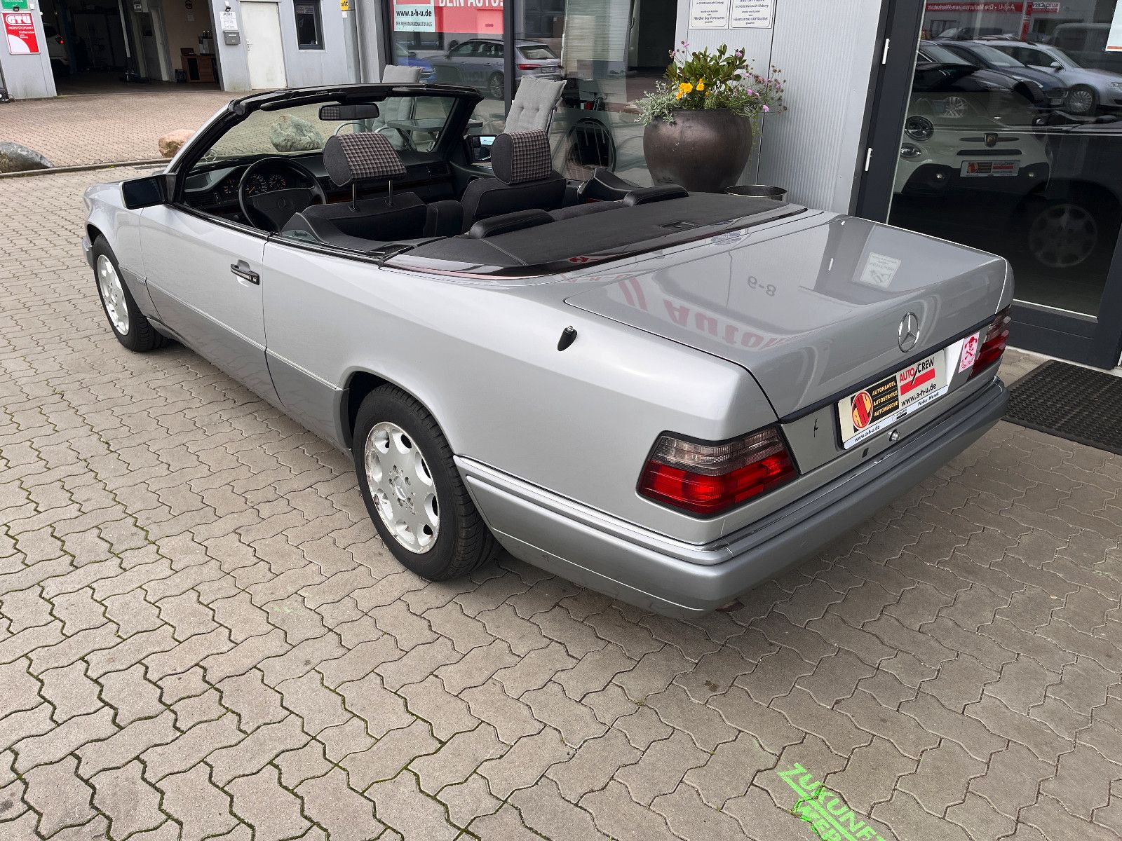 Fahrzeugabbildung Mercedes-Benz E 230