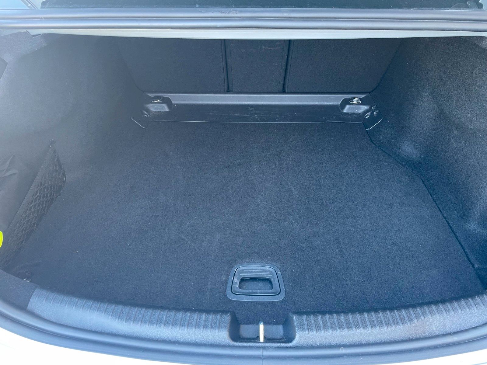 Fahrzeugabbildung Mercedes-Benz C 220 d AVANTGARDE R-Kamera+Carplay+TotW+Ambient