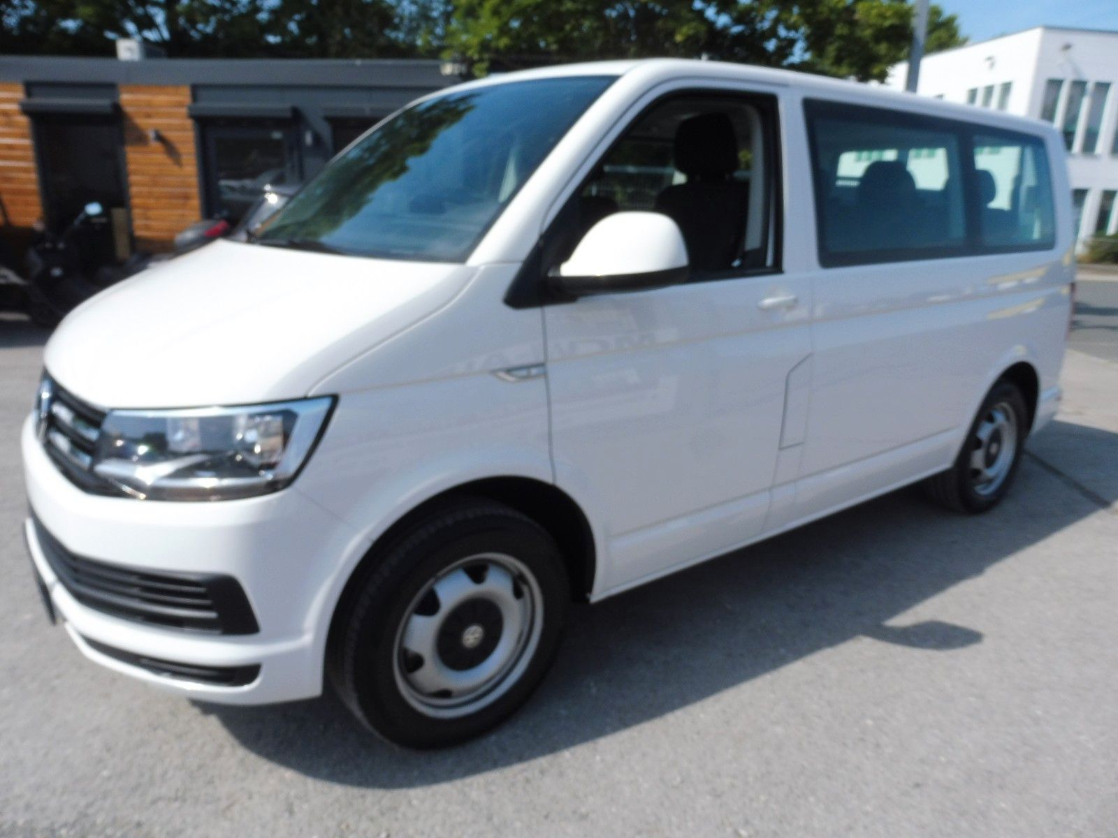 Volkswagen T6 Caravelle - 1