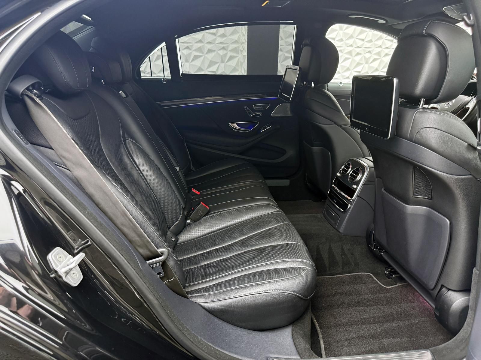 Fahrzeugabbildung Mercedes-Benz L 4MATIC/CHAUFFEUR/3xTV/BURM/PANO/DISTRO/HUD/360
