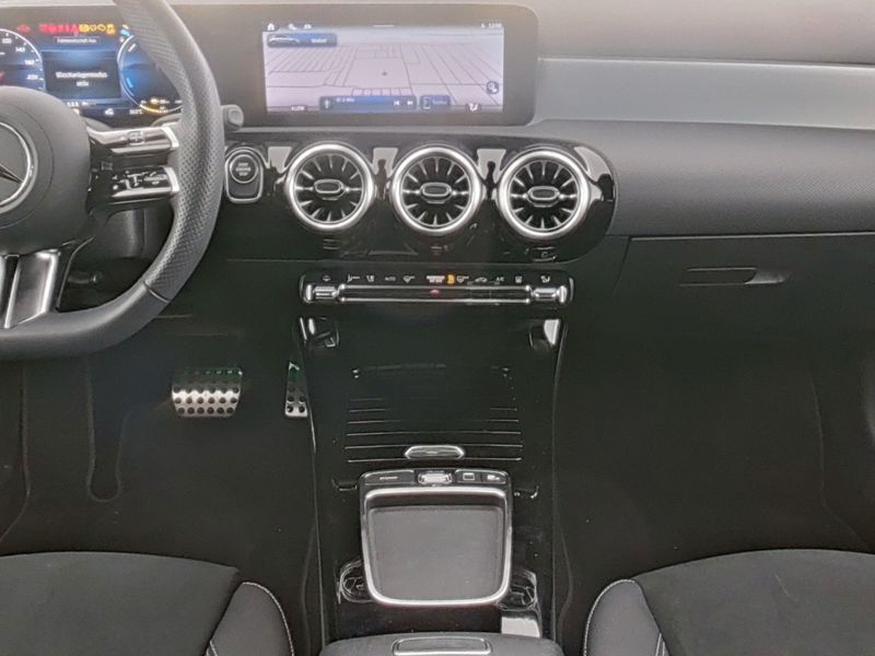 Fahrzeugabbildung Mercedes-Benz A 250 e AMG Special Edition+Night+11kW+Totw+Kam
