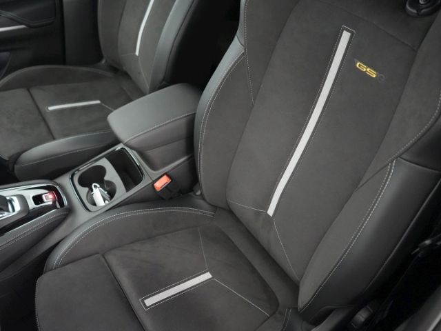 Grandland GSe PHEV 4X4 AT+AHK+NAVI+RÜCKFAHRKAMER