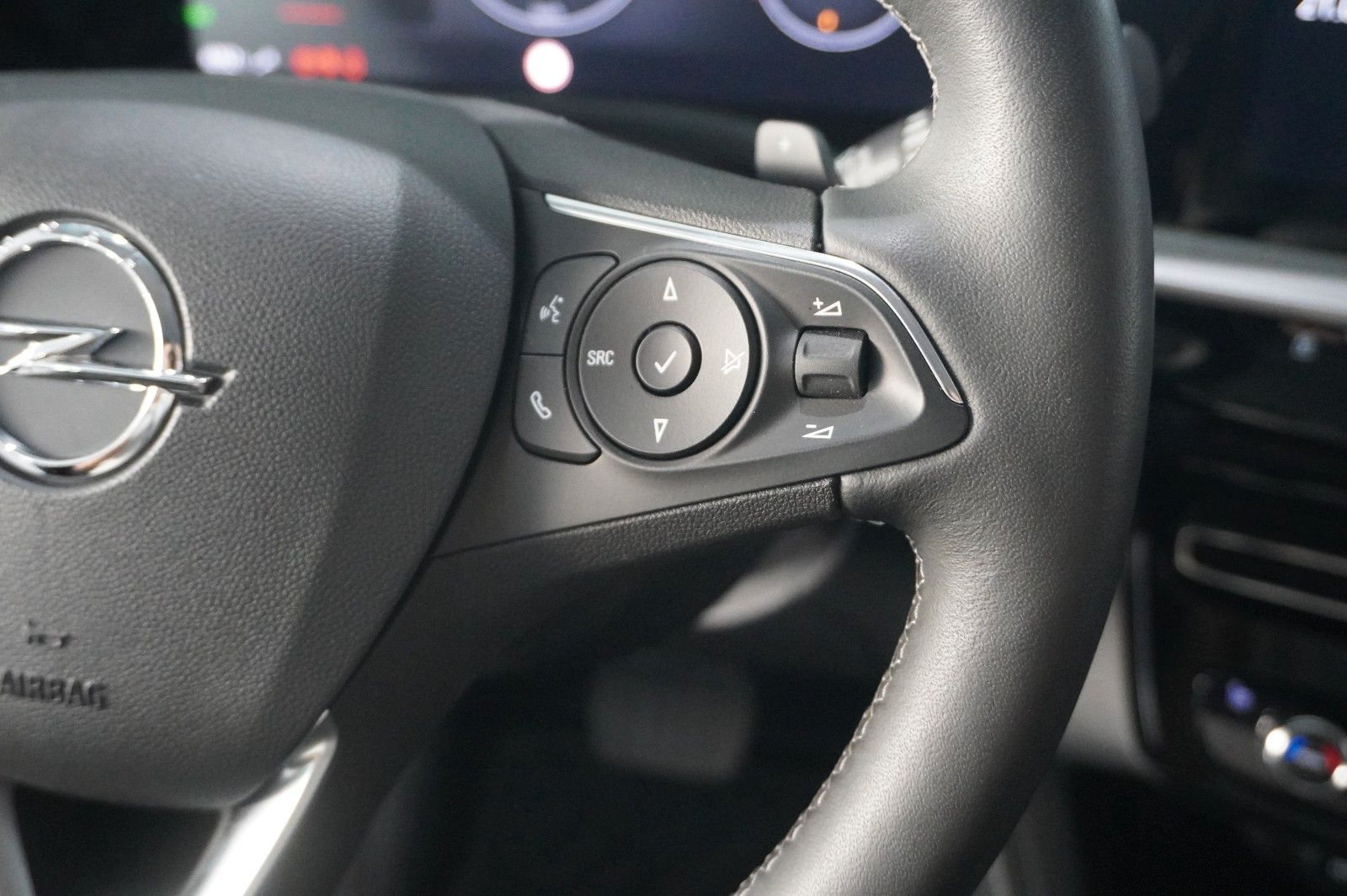Fahrzeugabbildung Opel Mokka 1.2T ELEGANCE NAVI/LED/KAMERA/SH/SPORT/DAB