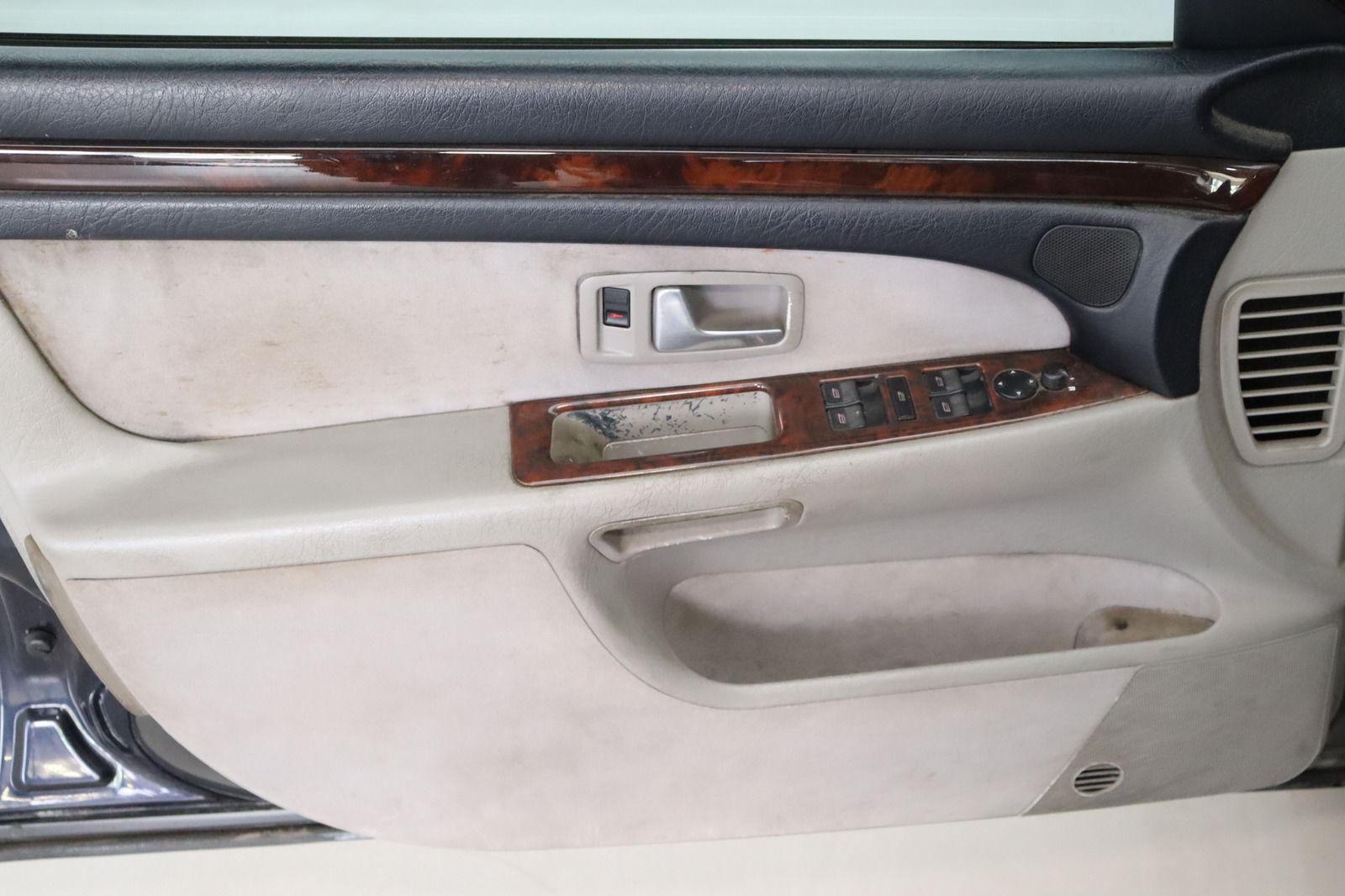 Fahrzeugabbildung Audi A8 2.8 *HU/AU 12.26 * Sizhzg. * Leder  * AHK