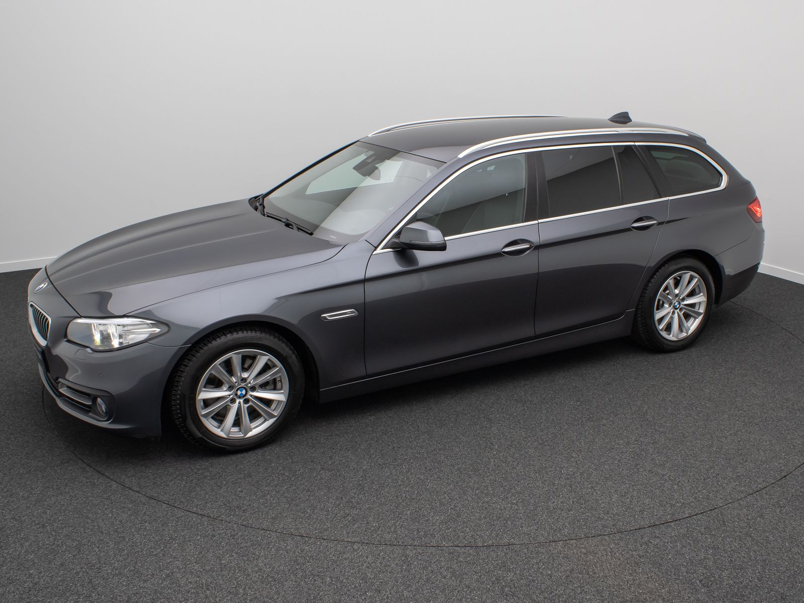 Fahrzeugabbildung BMW 520d  Aut Kamera NaviBusiness HiFi BiXenon Leder