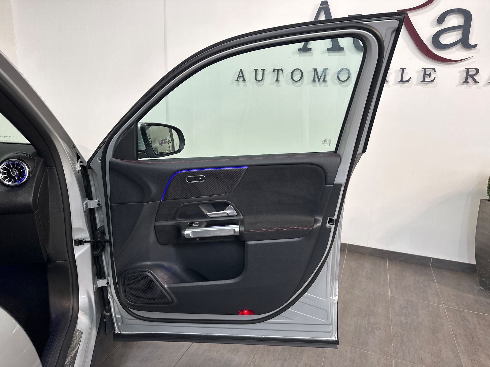 Fahrzeugabbildung Mercedes-Benz GLB 220 d AMG Line NAV+LED+AHK+360GRAD+SHZ
