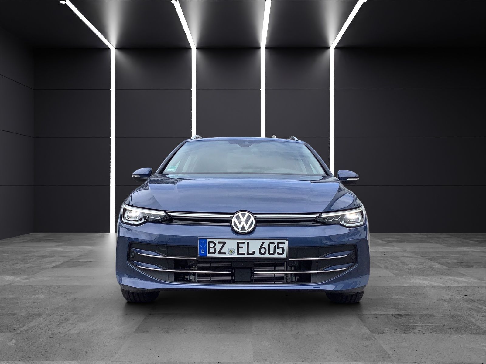Fahrzeugabbildung Volkswagen Golf VIII Variant TSI Style AHK HuD PANO ACC 360