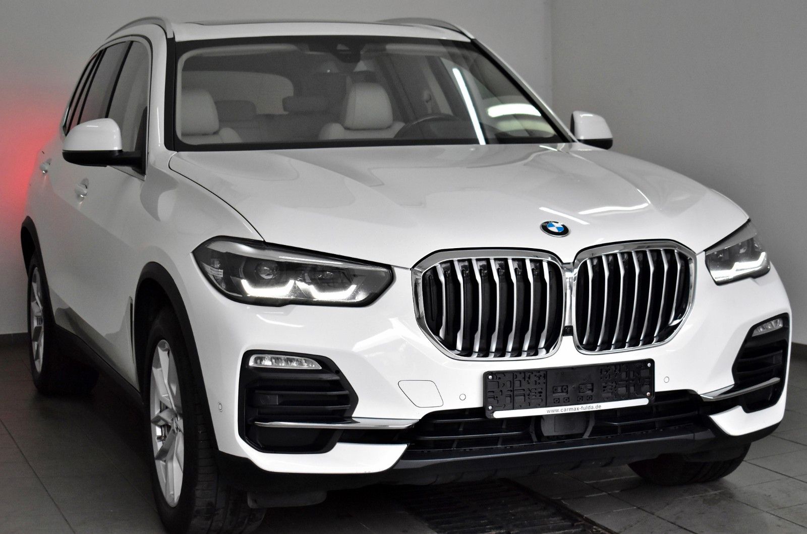 Fahrzeugabbildung BMW X5 xDrive45e,Leder,Navi,HUD,Panorama,Luftfed.