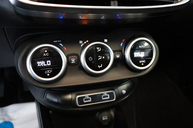 Fahrzeugabbildung Fiat 500X Cross|1HAND|PANO|KAMERA|ACC|19ZOLL|