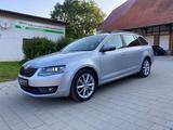 Skoda Octavia 2.0 TDI DSG Green tec Elegance Combi - Skoda Octavia: Combi Tec
