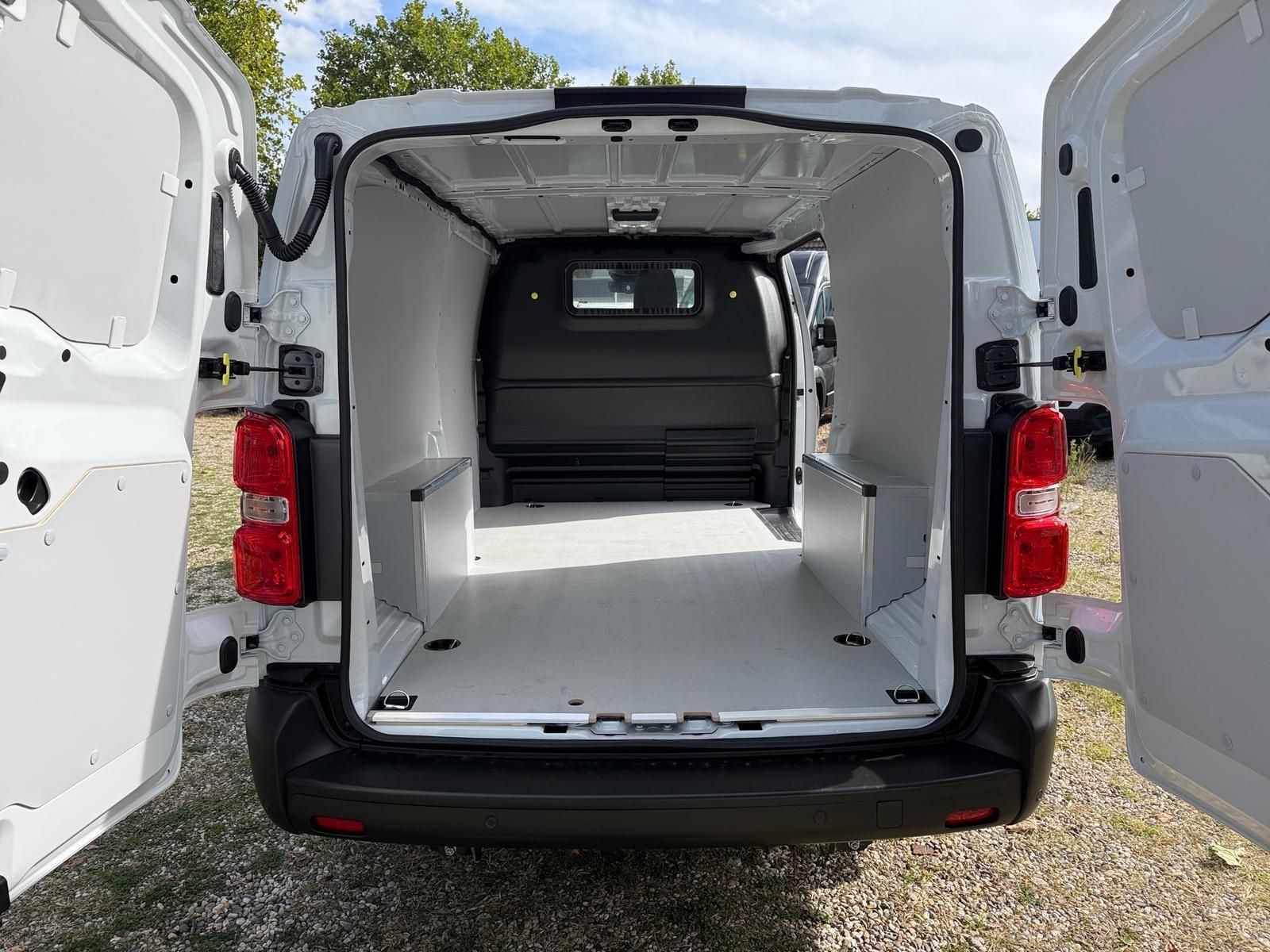 Fahrzeugabbildung Fiat Scudo L3 Kastenwagen 145 MT6