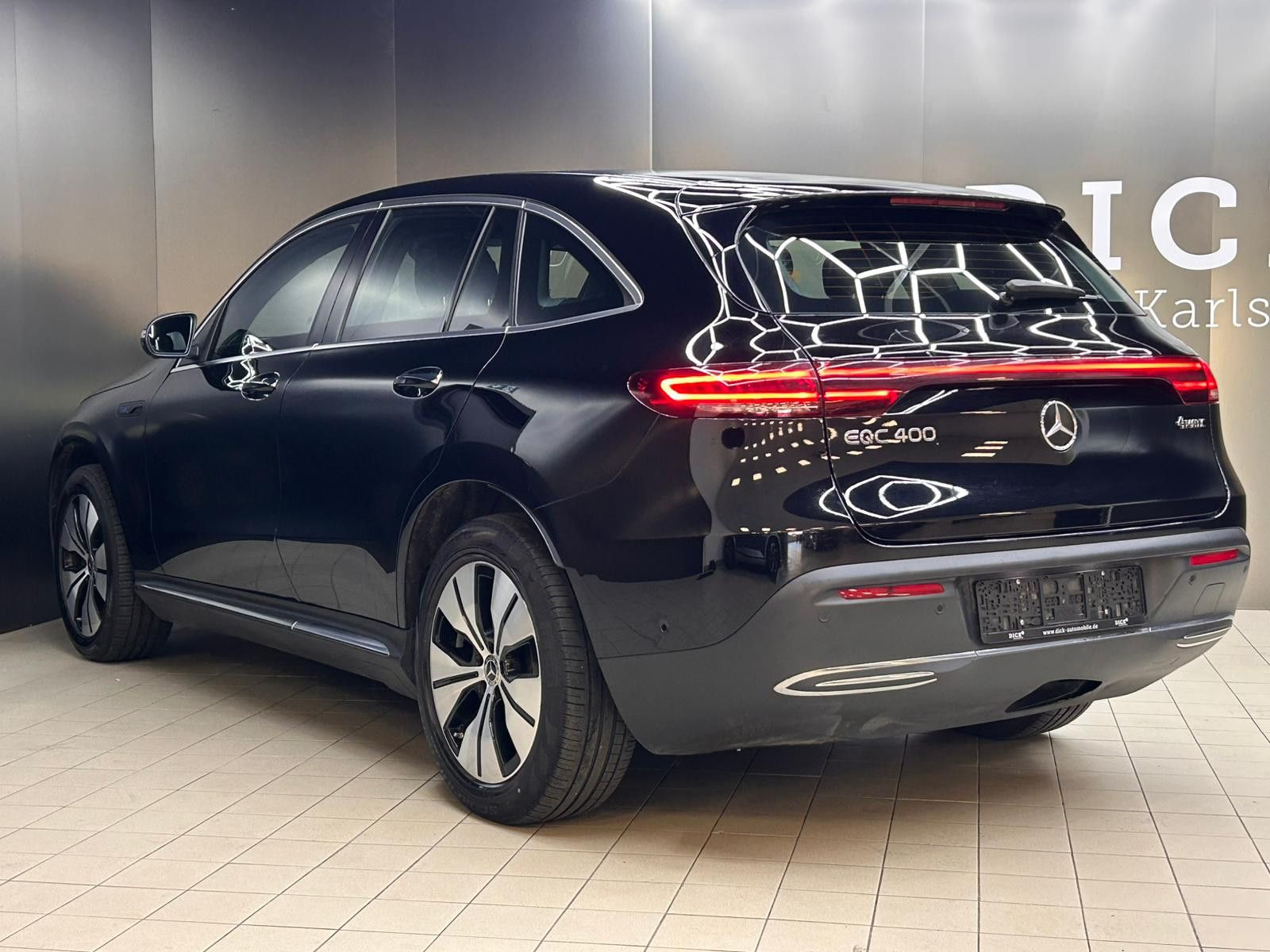 Fahrzeugabbildung Mercedes-Benz EQC 400 4M WIDES+MULTIB+HEAD+ACC+SHZ+AHK+WP+360+