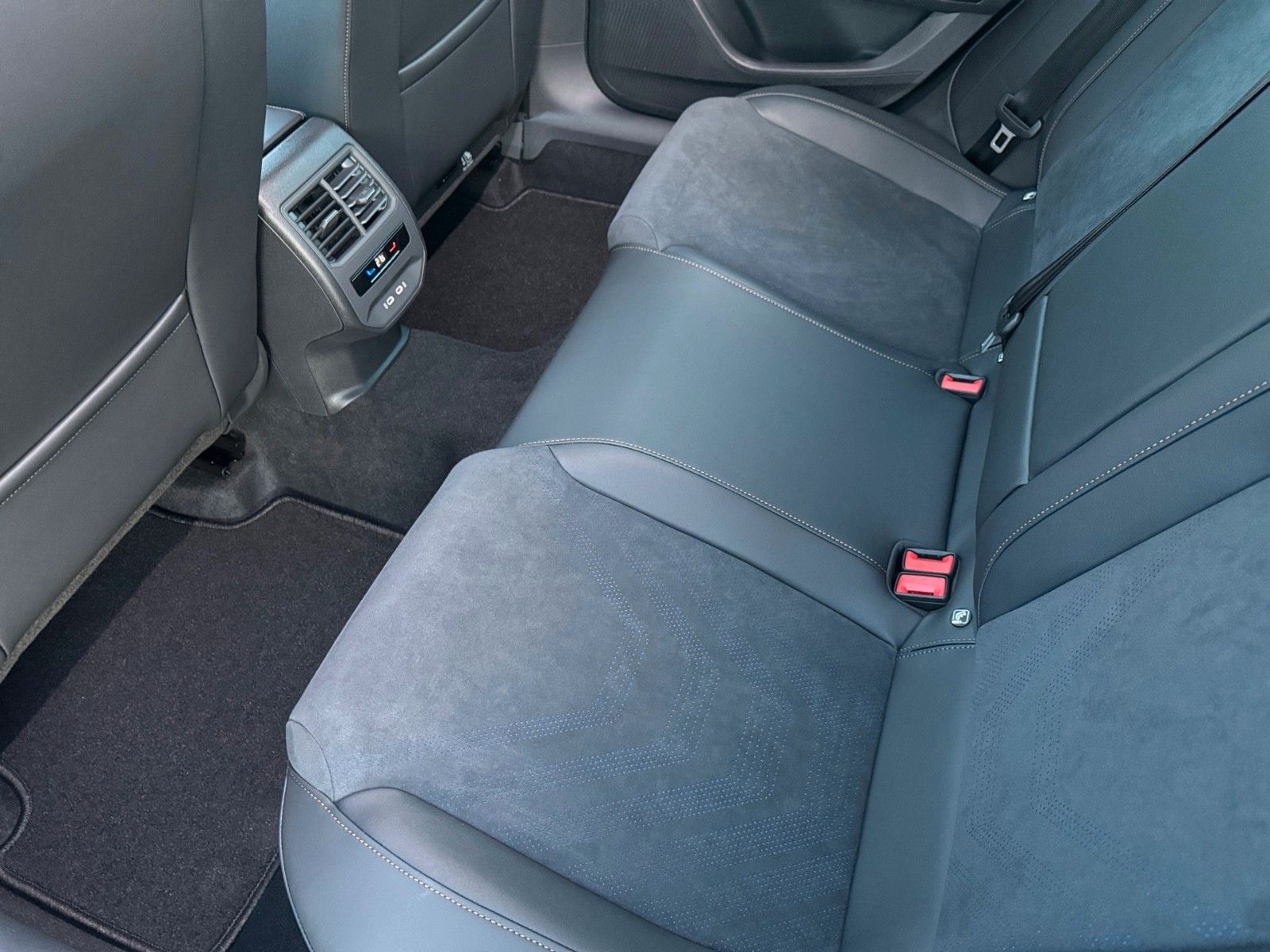 Fahrzeugabbildung CUPRA Formentor VZ 2.0 TSI 245 kW 4Drive