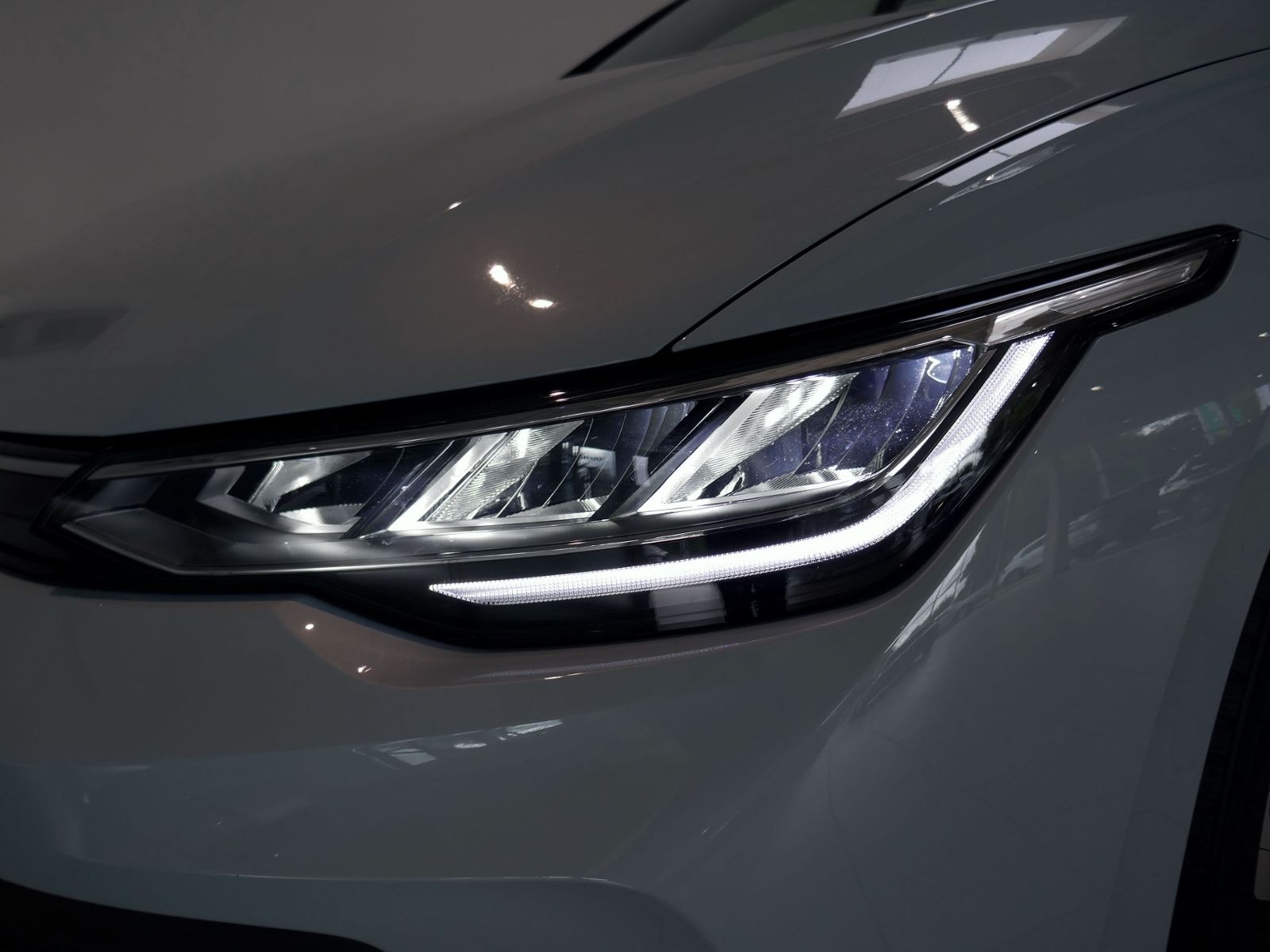 Fahrzeugabbildung Volkswagen Golf VIII GOAL 1.5 TSI | LED PDC ACC Navi App