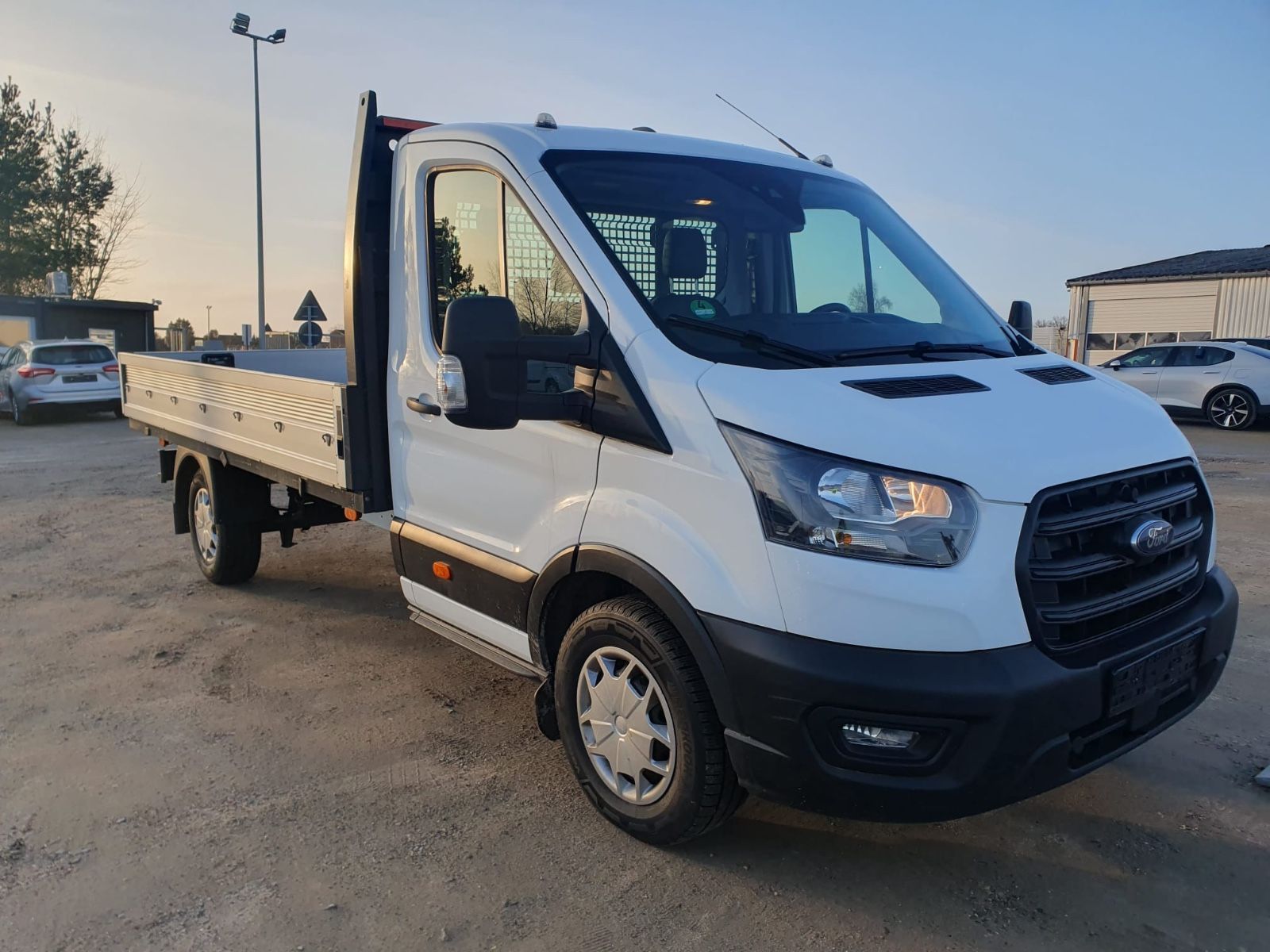 Fahrzeugabbildung Ford Transit Pritsche 350 L3 Einzelkabine Trend,AHK