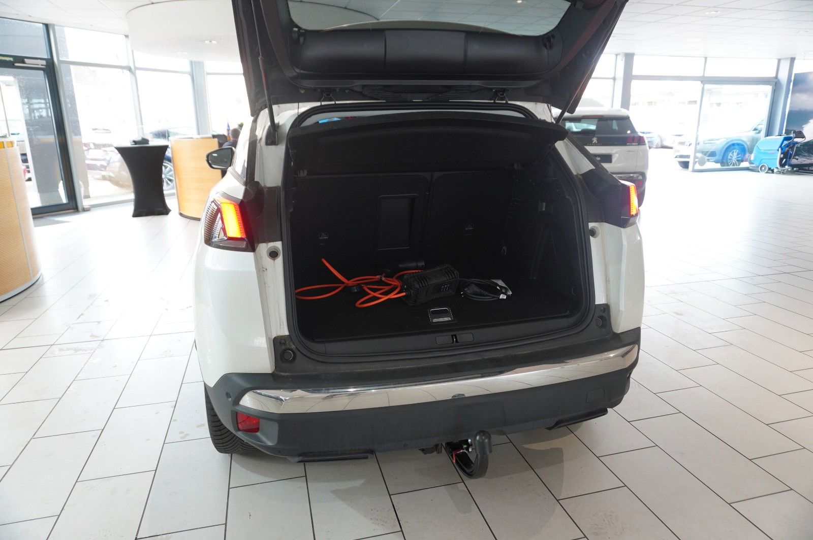 Fahrzeugabbildung Peugeot 3008 Hybrid PHEV ALLURE NAVI/LED/KAMERA/SHZ/AHK