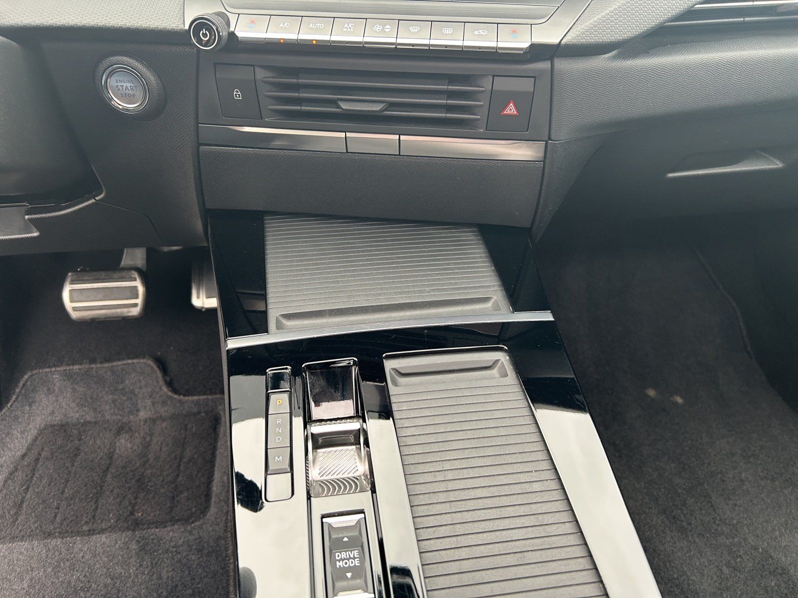 Fahrzeugabbildung Opel Astra 1.2 Turbo Ultimate/NAVI/360°Kanera/SHZ/LHZ