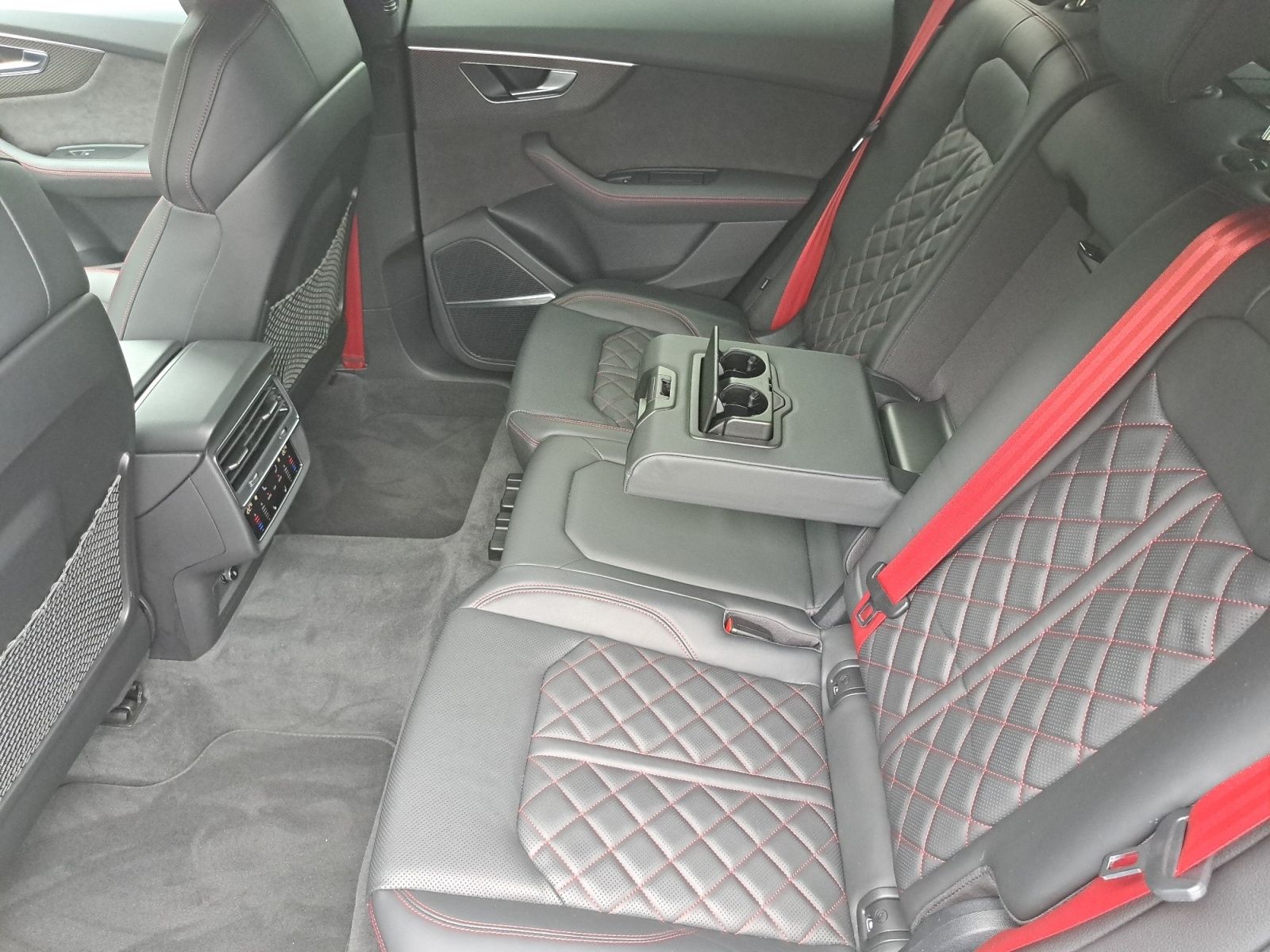 Audi SQ8 - Bild 11